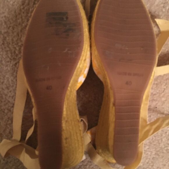 Burberry Ankle-Tie Espadrille Wedge Sandals Yellow White Size 9.5 - Picture 2 of 6